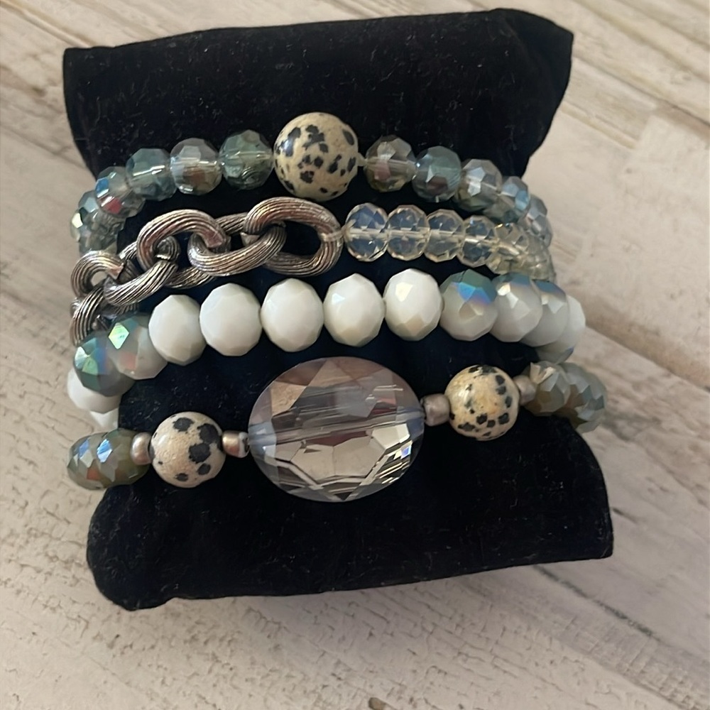 Four Strand Multicolored Speckled Beads & Silver Chain Link Gem Bracelet. - Picture 1 of 4